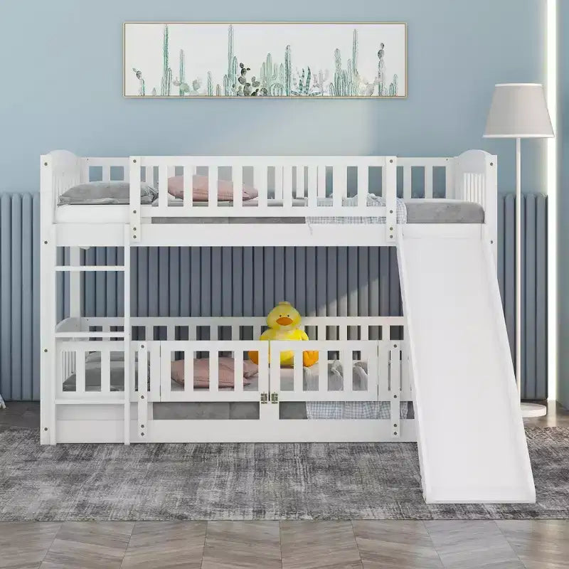 Lit superposé bas au design polyvalent avec échelle intégrée et toboggan