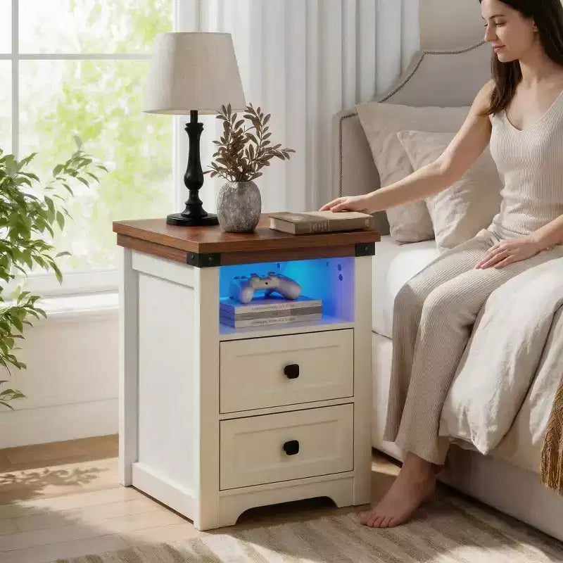 Table de chevet à 2 tiroirs, table d'appoint moderne avec station de charge et éclairage LED