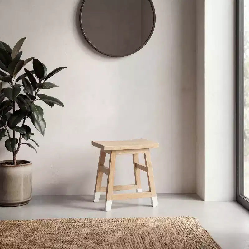 Tabouret d'appoint classique décontracté en bois massif fait à la main avec pieds inclinés