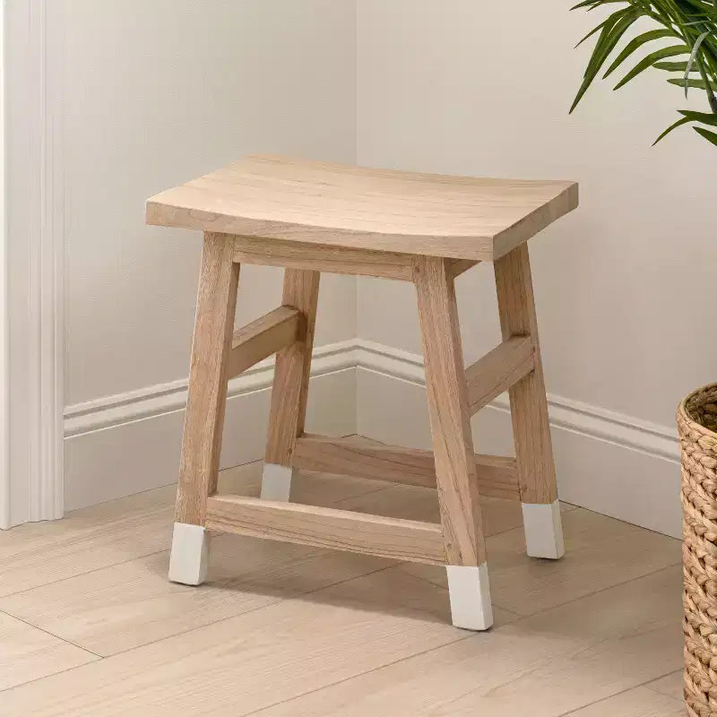 Tabouret d'appoint classique décontracté en bois massif fait à la main avec pieds inclinés