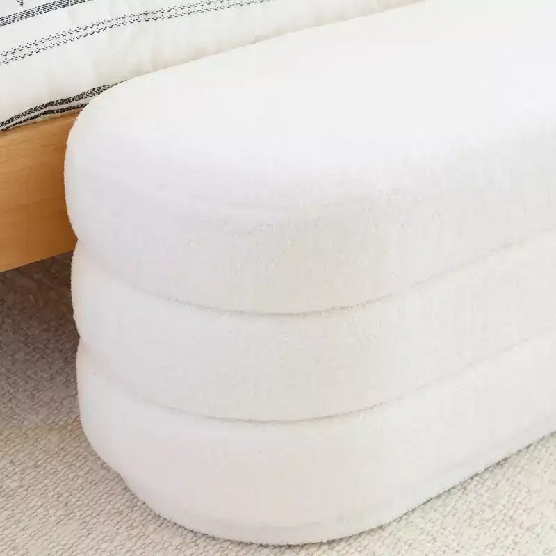 Repose-pieds ottoman rectangulaire en fausse peau de mouton moelleux, accent du milieu du siècle, pieds en bois